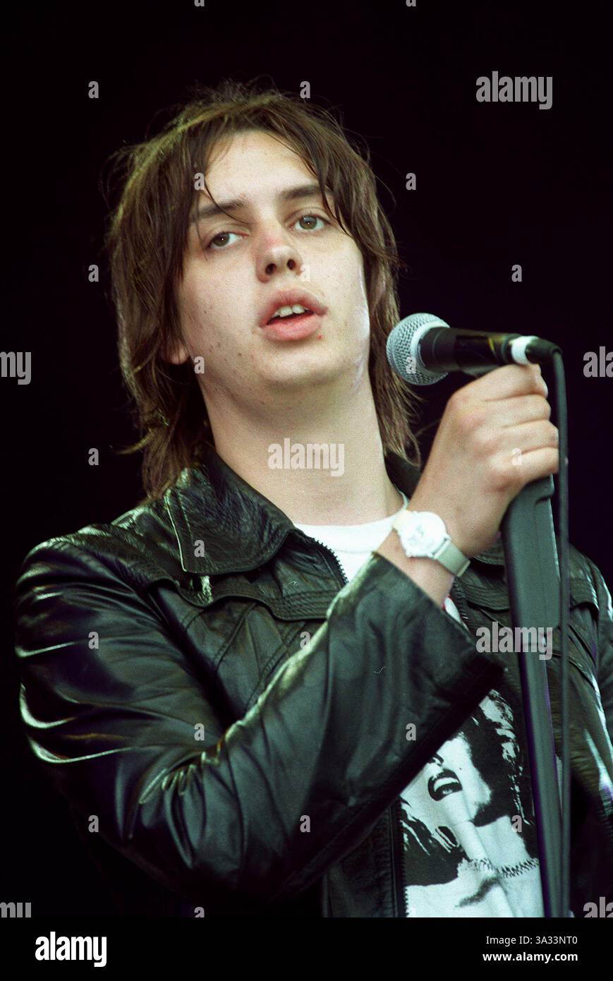 7. Juli 2001: Scarborough, North Yorkshire, England: JULIAN CASABLANCAS. LEADSÄNGER ''THE STROKES''..KINROSS, SCHOTTLAND.07.07.2001.BP17A19C.CREDIT:(Credit Image: © Globe Photos/ZUMAPRESS.com) Stockfoto