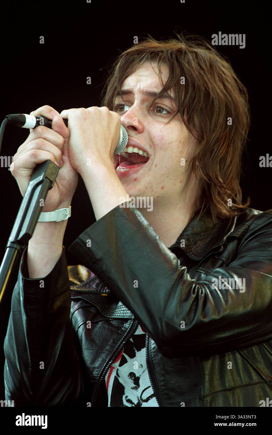 7. Juli 2001: Scarborough, North Yorkshire, England: JULIAN CASABLANCAS. LEADSÄNGER ''THE STROKES''..KINROSS, SCHOTTLAND.07.07.2001.BP16F26C.CREDIT:(Credit Image: © Globe Photos/ZUMAPRESS.com) Stockfoto