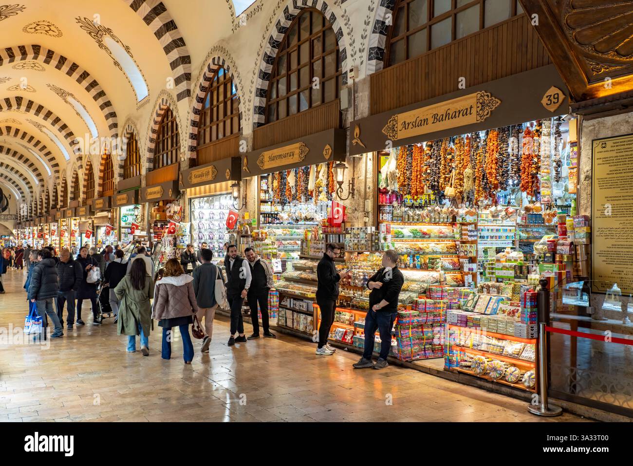 Der Ägyptische Basar Mısır Çarşısı oder Gewürzbasar in Eminönü, Istanbul, Türkei | der Gewürzbasar Mısır Çarşısı oder ägyptischer Basar in Eminönü, ist Stockfoto