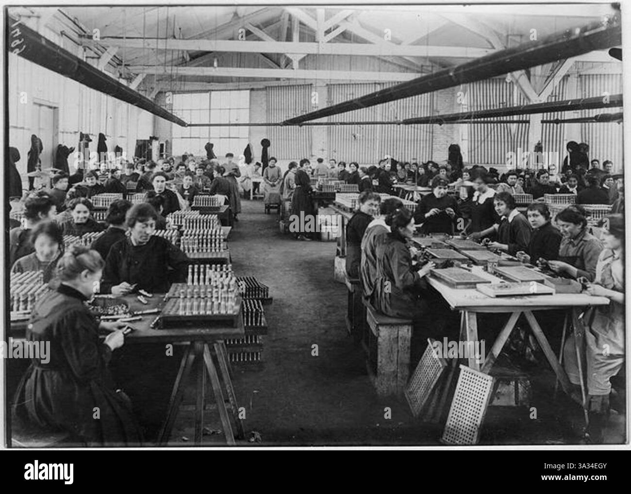 Voraussichtlicher Jahresbruttoarbeitslohn Aus Dem Ersten Dienstverhältnis Fertigungs-, Einstellungs- und Montagewerkstatt für Artilleriegeräte