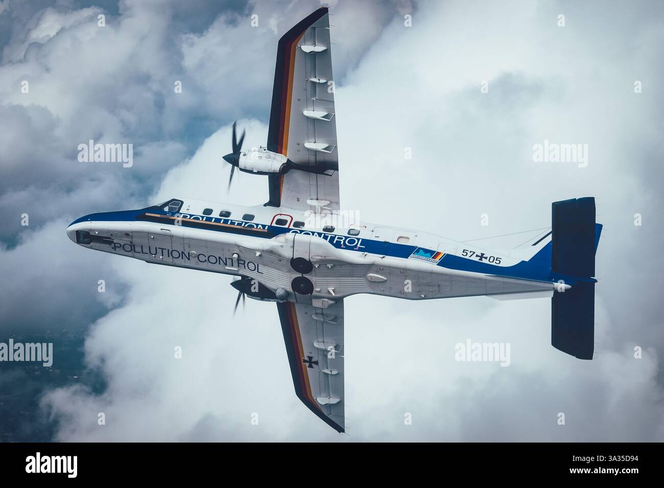 Die deutsche Marine Dornier DO-228-212NG, Reg 57-05, wird zur Bekämpfung von Verschmutzung und Umweltüberwachung eingesetzt und unterstützt Bemühungen zum Schutz der Meeresumwelt durch Überwachung und Verschmutzungsmanagement. Stockfoto