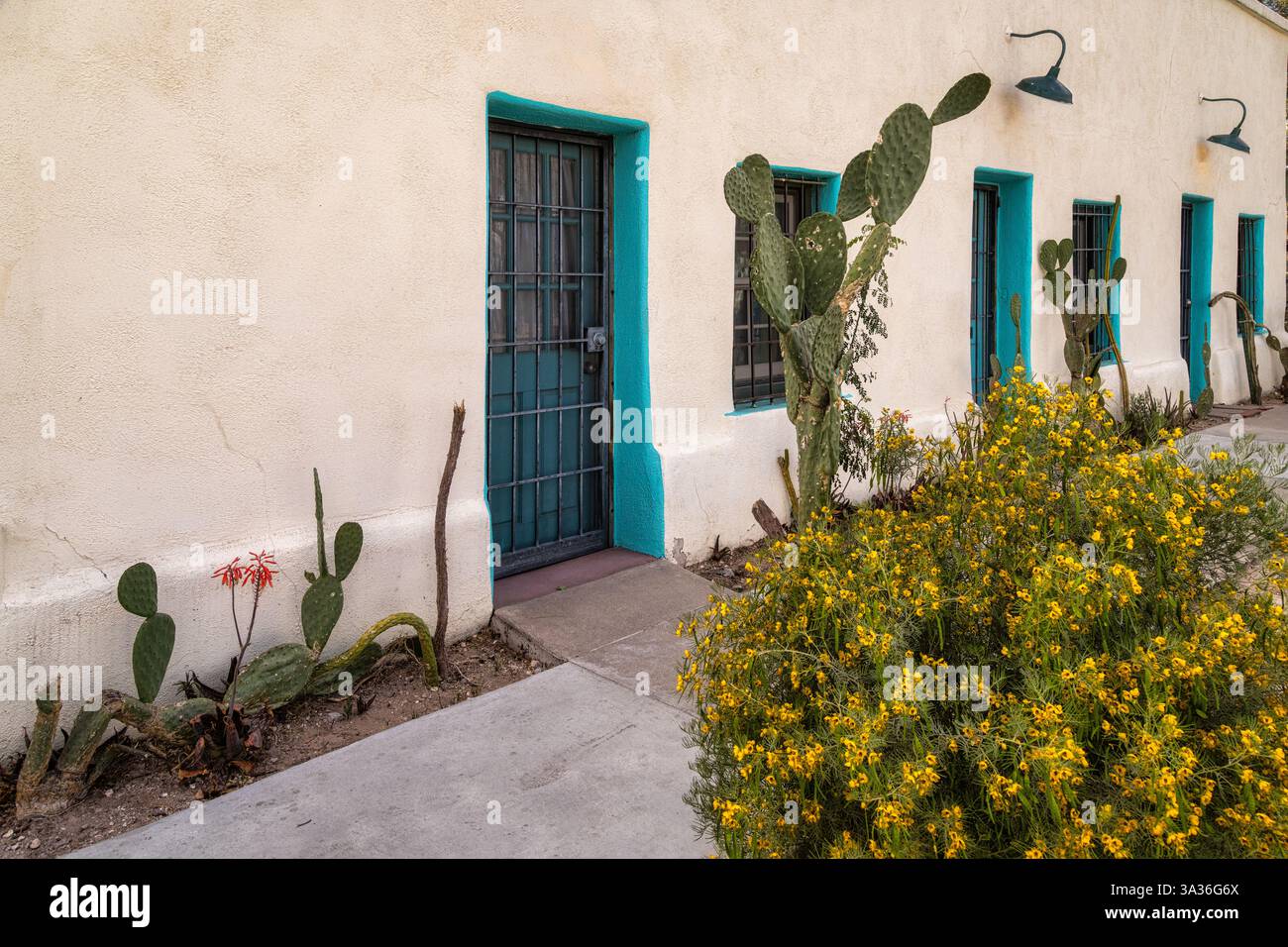 Buntes Adobe Home im Barrio in Tucson, Arizona Stockfoto