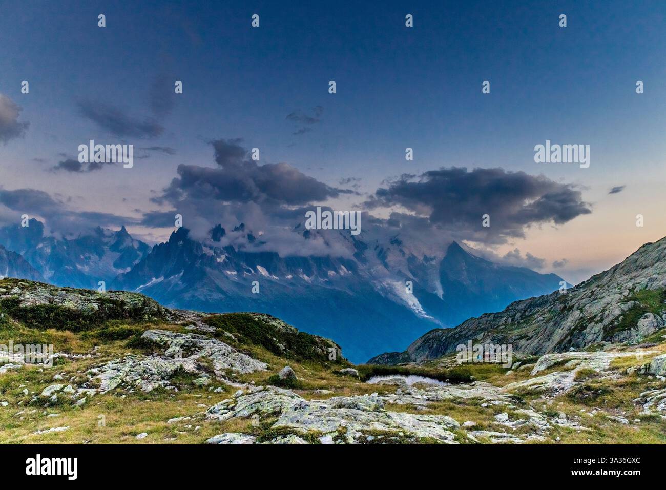Aiguilles de Chamonix felsige Granitgipfel in den französischen Alpen rund um den Mont Blanc Gipfel im Chamonix Tal. Malerische Landschaft, berühmte Berggipfel Stockfoto