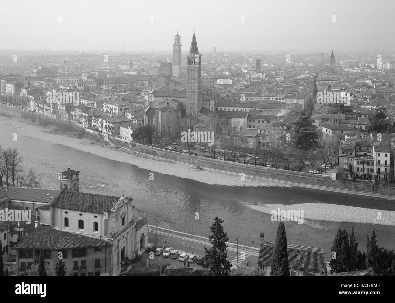 Verona - Ausblick von Castel San Pietro im Wintermorgen Stockfoto