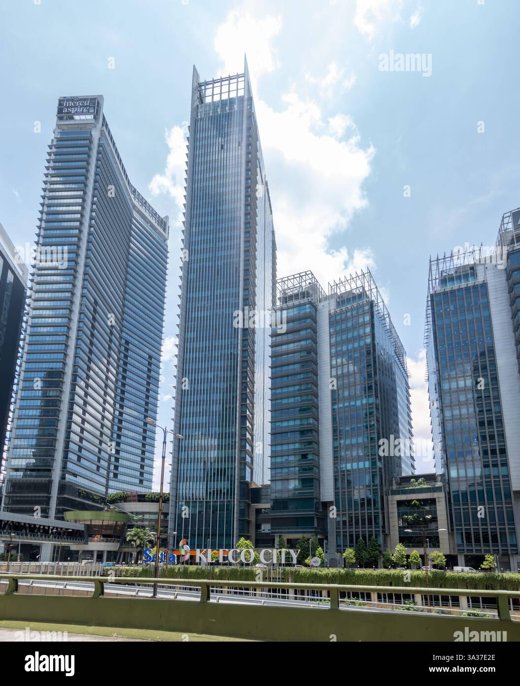 Mercu 3, in KL Eco City, Bangsar, Kuala Lumpur, malaysia KL Eco City ist ein großes gemischtes Gebäude, und Mercu 3 ist einer seiner Bürotürme Stockfoto