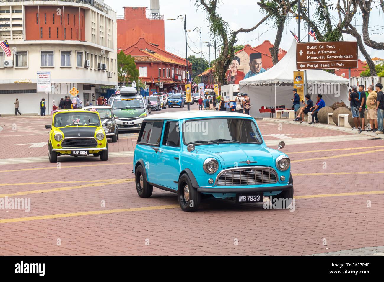 Mini Cars, Morris Mini, Nationalfeierparade in Malakka, Malaysia Stockfoto