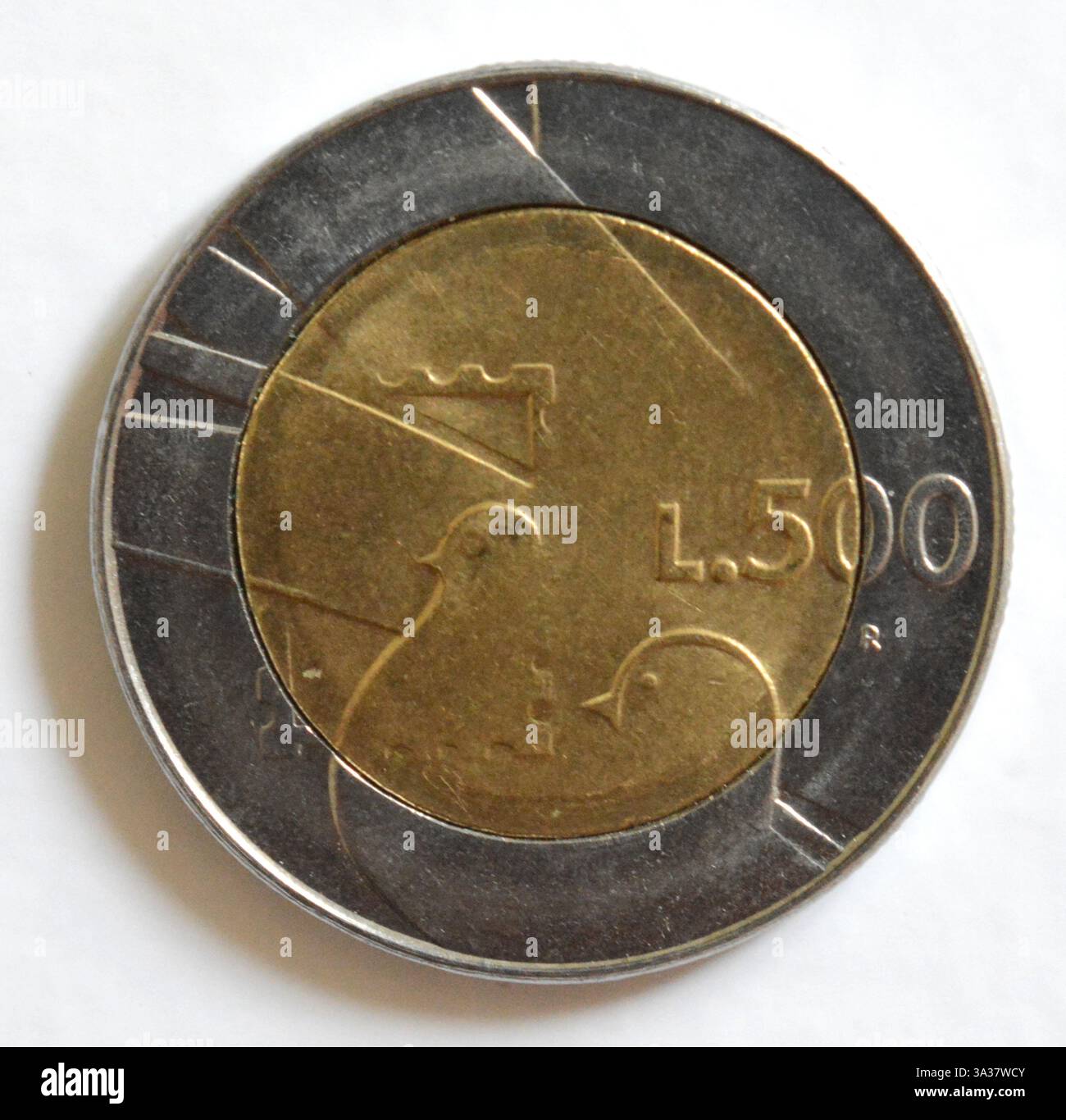 GIFFONI VALLE PIANA, ITALIEN - Juli 1,2023 : Münze San Marino 500 Lire. Stockfoto