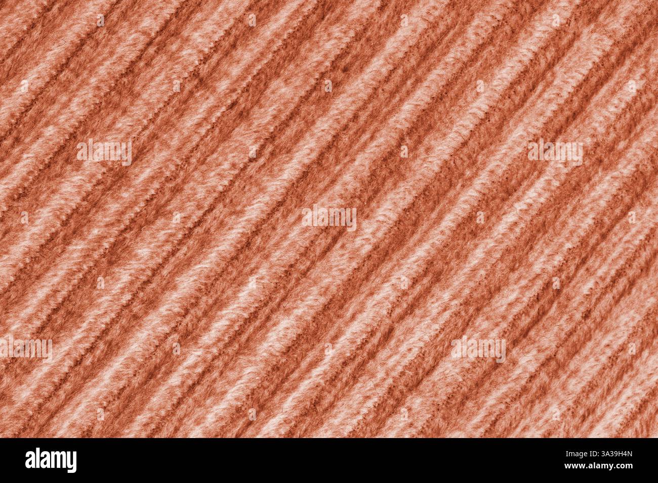 Ridge-Makrostruktur aus Velours-Cordorangengewebe. Großer gerippter, diagonaler grober Webstoff aus Samt, gestreifte Polsterung Textur Stoff Hintergrund, Fu Stockfoto