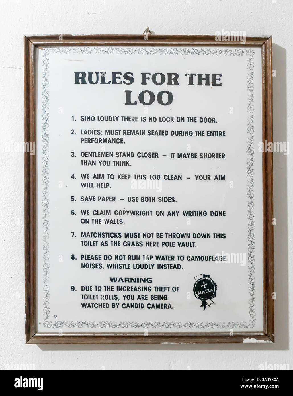 Regeln für das Klo, wc-Regeln, Poster für Arbeitsregeln, Toiletten, Badezimmer, Toiletten-Regeln, verboten, nicht, umstritten Stockfoto