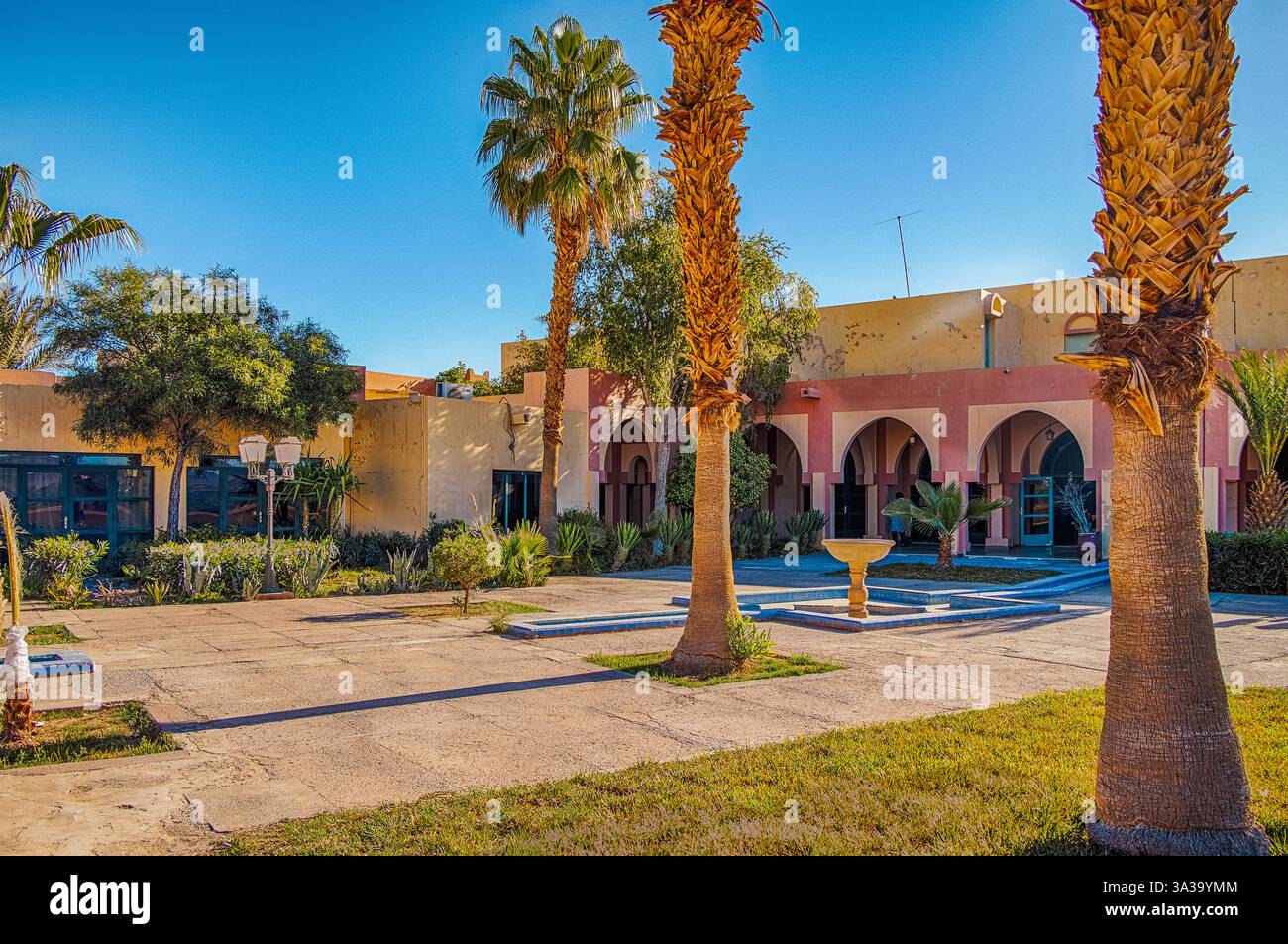 Ouarzazate Marokko. Wunderschöne Stadt im Atlasgebirge Marokkos. Karam Palace Hotel Stockfoto