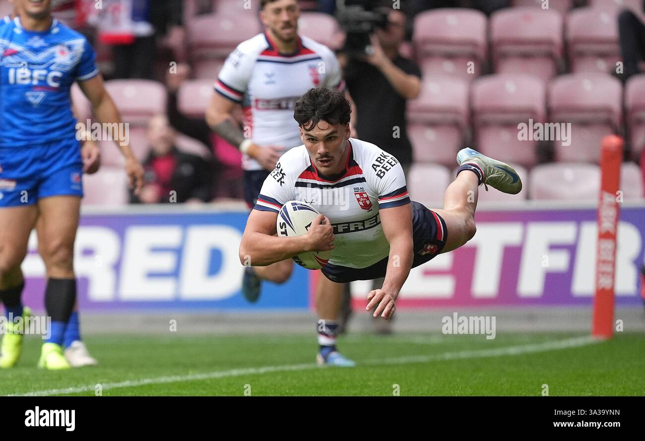 Der Engländer Harry Newman versucht es während des Spiels der International Rugby League im Brick Community Stadium in Wigan. Bilddatum: Sonntag, 27. Oktober 2024. Stockfoto