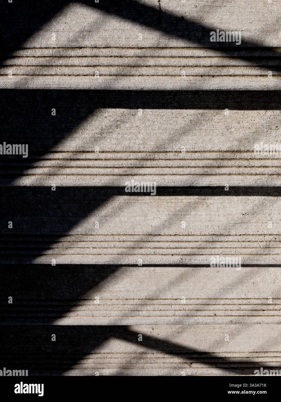 WA26438-00...... WASHINGTON - Schatten auf den Stufen, Bremerton Waterfront. Stockfoto
