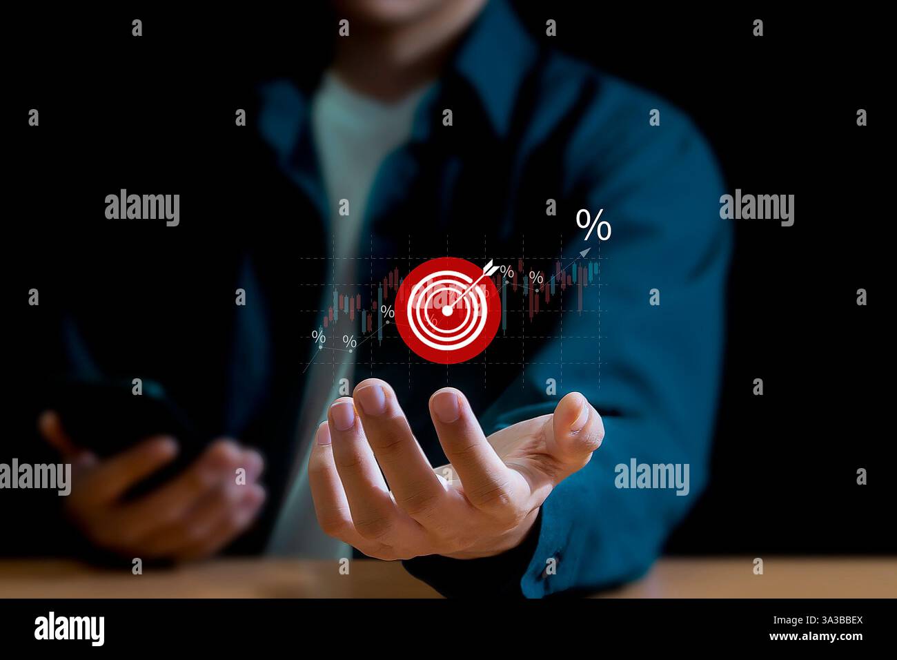 Zinssätze und Dividenden, Geschäftsentwicklung mit Prozentsymbol und Aufwärtspfeil für langfristige Altersvorsorgeinvestitionen. Stockfoto