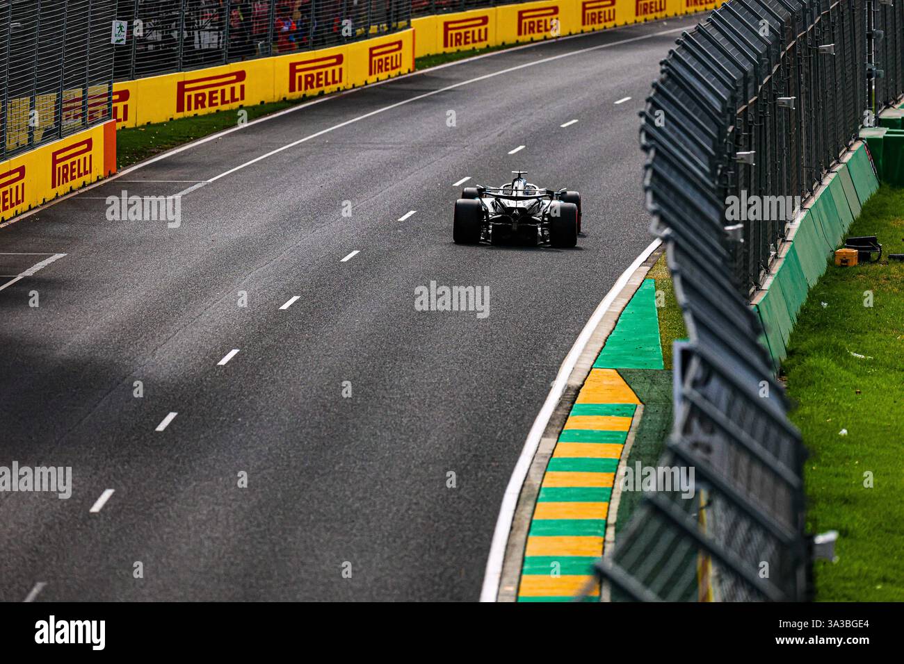 Malbourne, Australien. Februar 2025. George Russell (GBR) - Mercedes-AMG PETRONAS F1 Team - Mercedes W16 - Mercedes E Performance während der Qualifikationsrunde des Grand Prix von Louis Vuitton in Australien 2025 in der Formel 1; Albert Park, Melbourne, Australien, 14. Bis 16. März 2025 Credit: Alessio de Marco/Alamy Live News Stockfoto