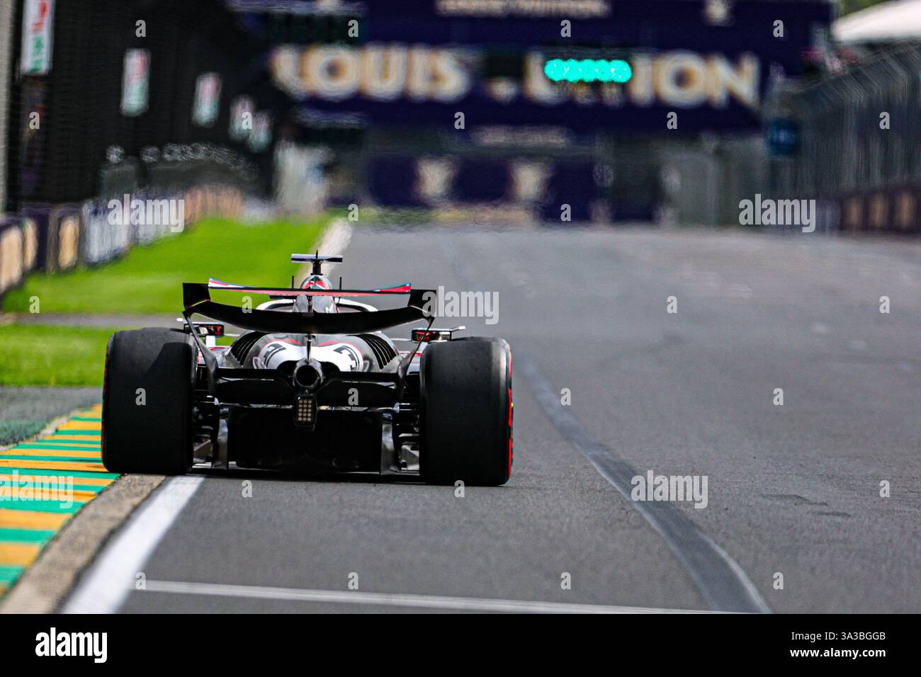 Malbourne, Australien. Februar 2025. Esteban Ocon (FRA) - Haas F1 Team - Haas VF-25 - Ferrari während der Qualifikationsrunde des Grand Prix 2025 von Louis Vuitton in Australien; Albert Park, Melbourne, Australien, 14. Bis 16. März 2025 Credit: Alessio de Marco/Alamy Live News Stockfoto