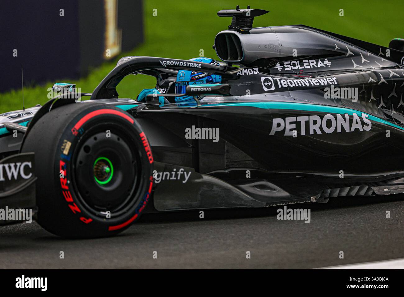 Malbourne, Australien. Februar 2025. 19/2025 - George Russell (GBR) - Mercedes-AMG PETRONAS F1 Team - Mercedes W16 - Mercedes E Performance während der Qualifikationsrunde des Grand Prix 2025 von Louis Vuitton in Australien; Albert Park, Melbourne, Australien, 14. Bis 16. März 2025 (Foto: Alessio de Marco/SIPA USA) Credit: SIPA USA/Alamy Live News Stockfoto