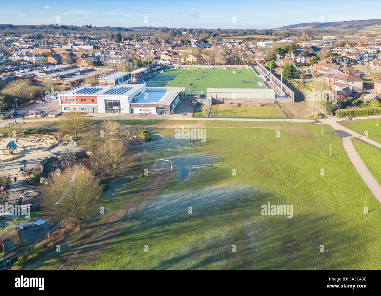 Blick aus der Vogelperspektive auf den meadowbank Park und den dorking Wanderers Football Club Ground in dorking surrey Stockfoto