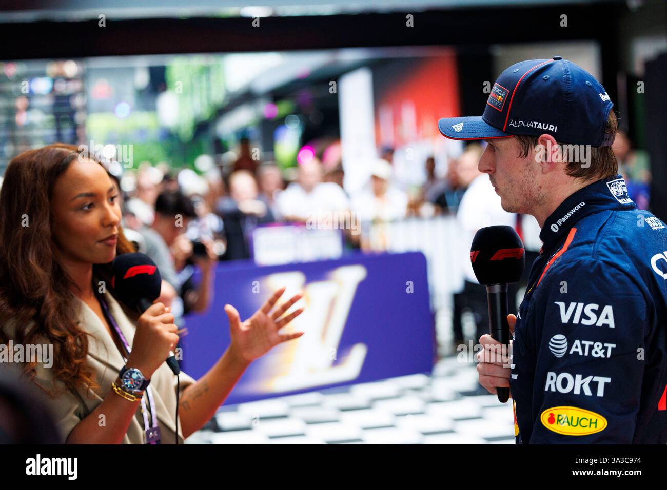 15. März 2025; Melbourne Grand Prix Circuit, Melbourne, Victoria, Australien; Formel-1-Grand-Prix von Australien; Qualifikationstag; Nummer 1 Oracle Red Bull Fahrer Max Verstappen auf dem Podium nach der Qualifikation auf Platz 3 in der australischen Formel 1 Stockfoto