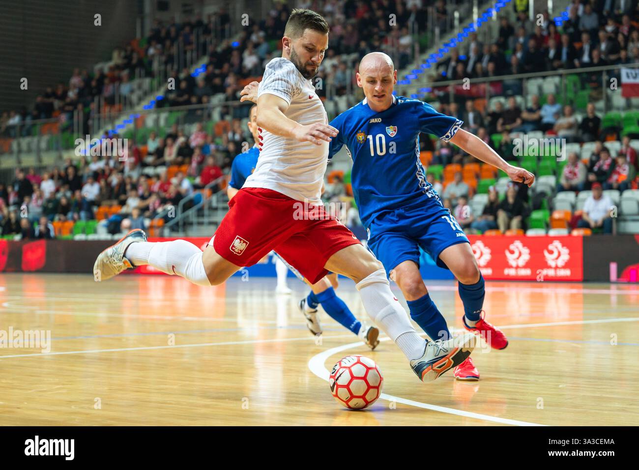 LUBIN, POLEN - 12. MÄRZ 2025: Qualifikation für die Futsal-Europameisterschaft Polen - Moldawien 3:0. In Aktion Sebastian Leszczak. Stockfoto