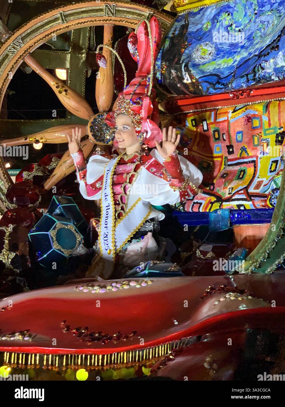 Teneriffa Karneval Kanarische Inseln Spanien Wetter heiße sonnige Menschen glückliches freundliches Getränk Trinken Stil Tourismus Touristen Restaurant Essen Essen außerhalb - Smartphone-aufgenommenes Stockfoto