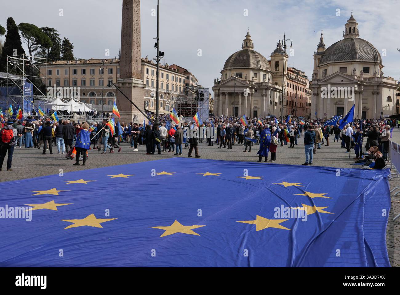 DEMONSTRATION FÜR EIN GEEINTES EUROPA UND GEGEN DEN KRIEG Stockfoto