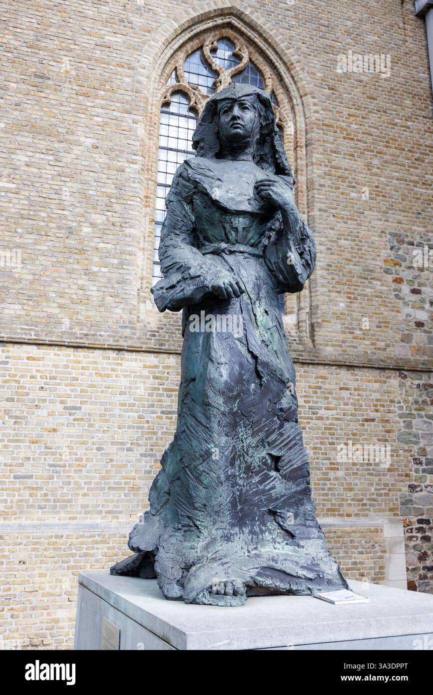 Statue von Marie Louise de Meester, Sint-Michielskirk, Roeselare, Westflandern, Belgien Stockfoto