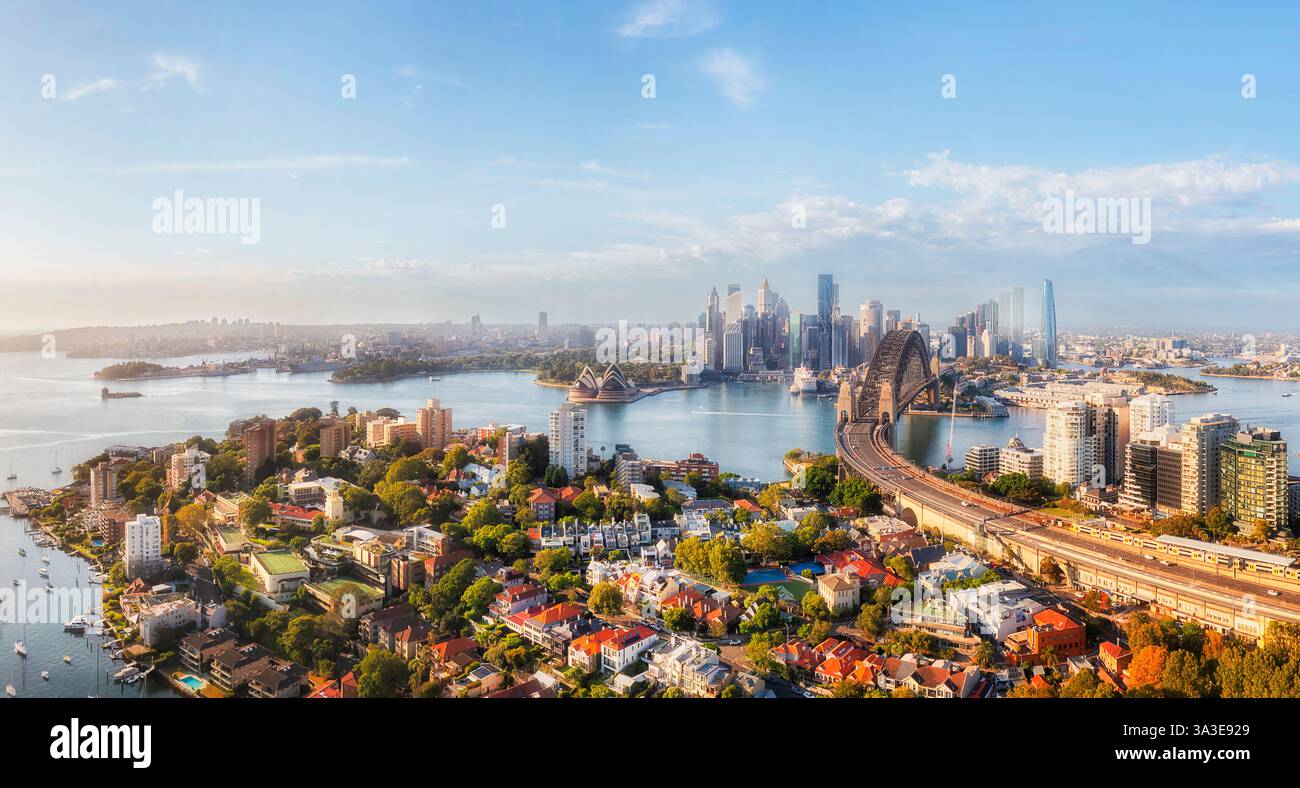 Panorama der Stadt von Sydney am Ufer von den Buchten der unteren Nordküste Kirribilii. Stockfoto