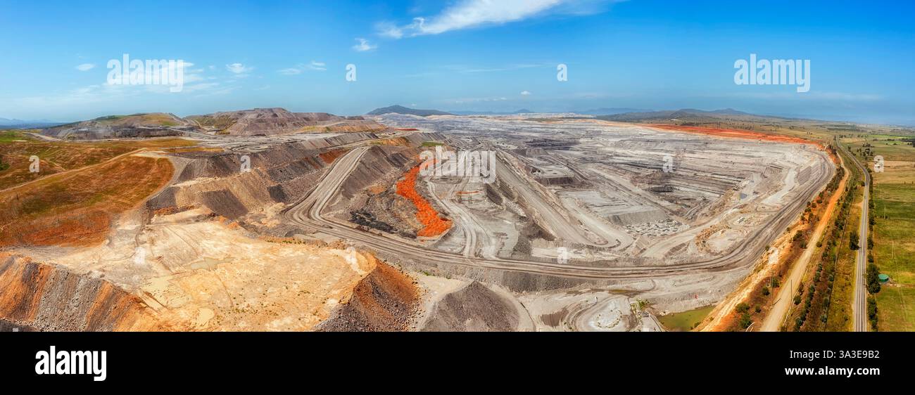 Landschaftlich reizvolles Panorama der Schwarzkohlemine im Hunter Valley in Australien. Stockfoto