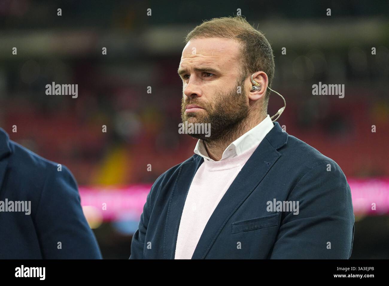Jamie Roberts im Mediendienst während des Guinness 6 Nations Matches Wales gegen England 2025 im Principality Stadium, Cardiff, Vereinigtes Königreich, 15. März 2025 (Foto: Andrew Lewis/News Images) Stockfoto