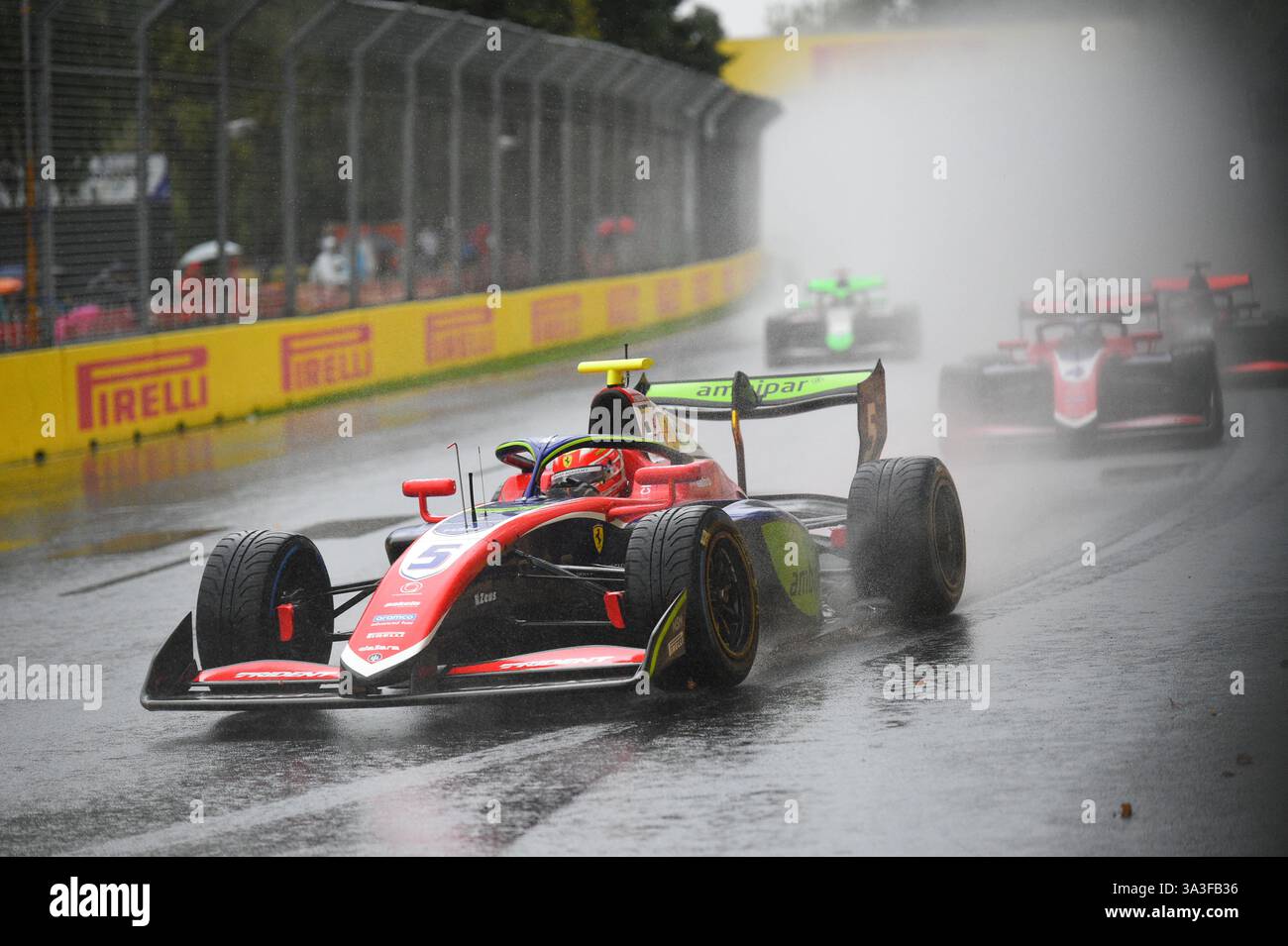 MELBOURNE, AUSTRALIEN 16. März 2025. Im Bild: Der Trident Formel-3-Pilot Rafael Câmara (BRA) 5 führt in der australischen Runde der Formel-3-Meisterschaft 2025 durch sintflutartigen Regen. Karl Phillipson / Alamy Live News Stockfoto