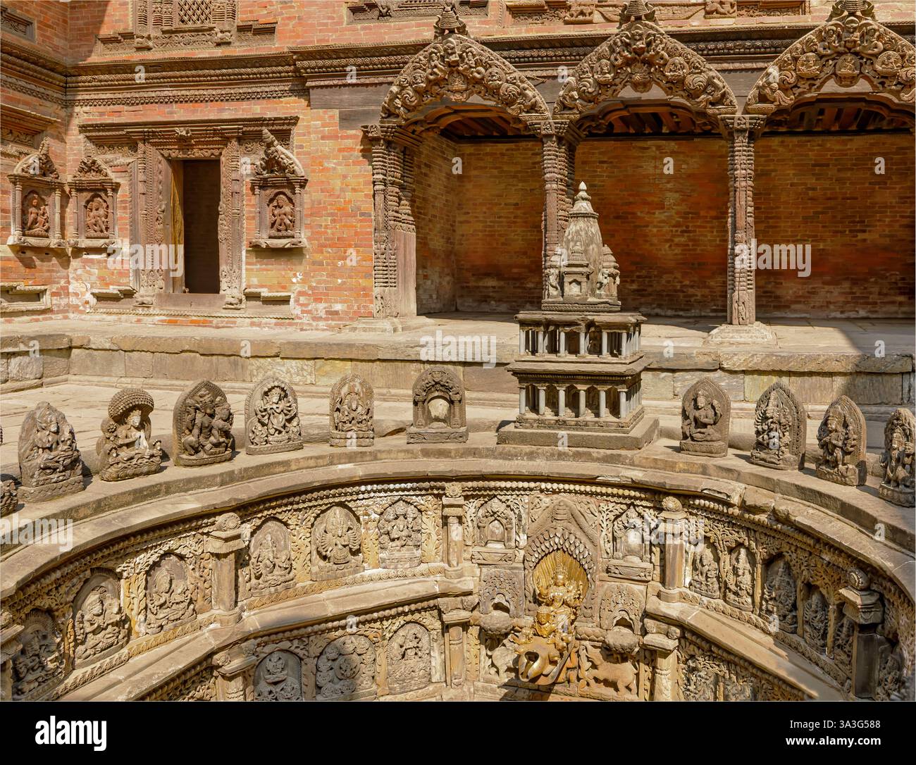 Durbar Square, Nepal - 11. Februar 2025 - Sundari Chowk Sqaure ist ein faszinierender Steinbrunnen Stockfoto