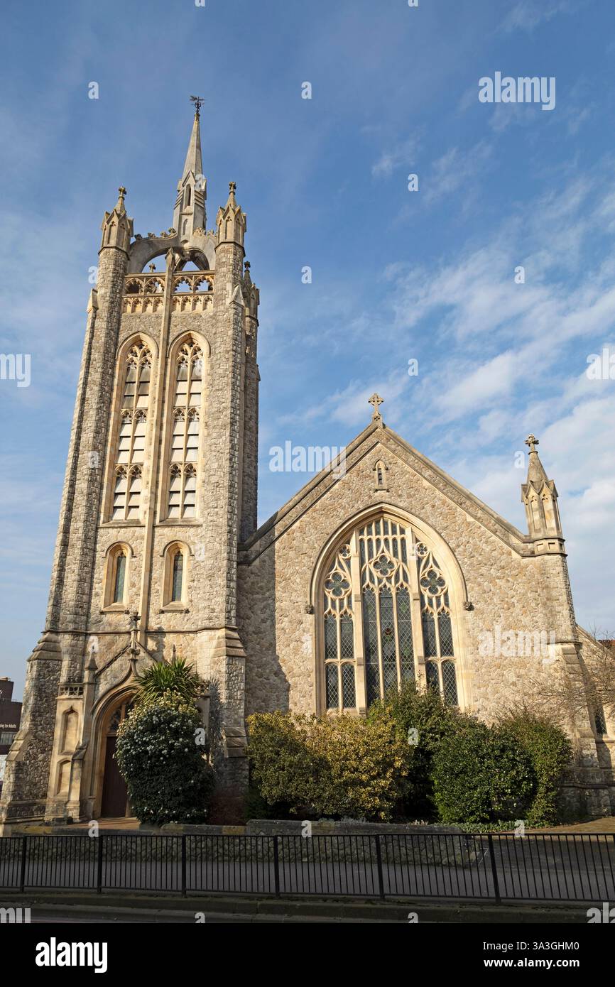 Trinity Church in Sutton, London, England. Die Kirche wurde 1907 geweiht und ist eine Vereinigte reformierte Kirche und methodistische Gottesstätte. Stockfoto