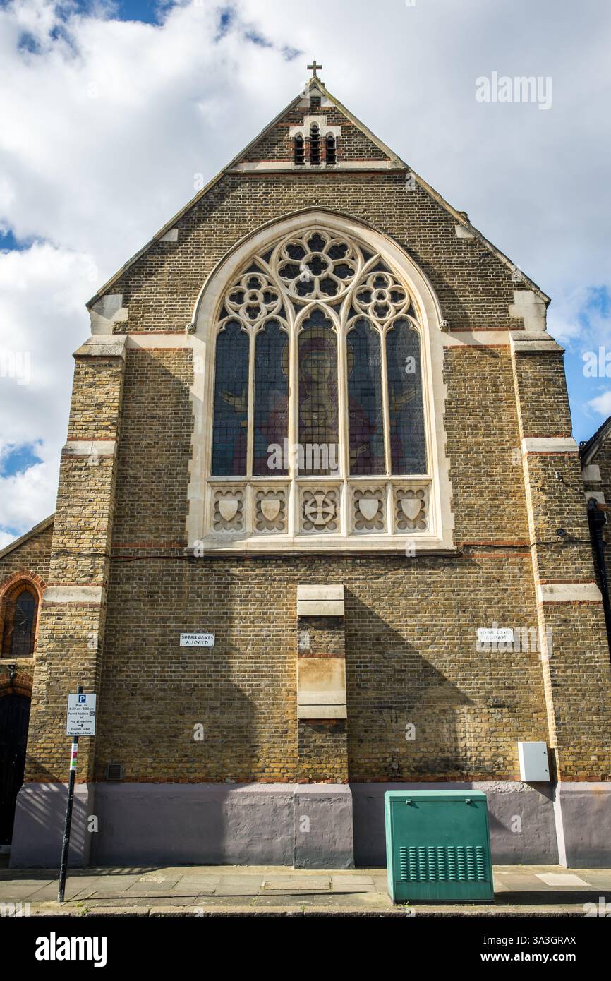 Außenansicht der griechisch-orthodoxen Kirche St. Nikolaus, von der Wytecliffe Road aus gesehen Stockfoto