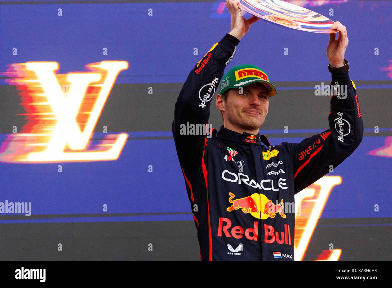 Melbourne, Victoria, Australien. 16. März 2025; Melbourne Grand Prix Circuit, Melbourne, Victoria, Australien; Formel-1-Grand-Prix von Australien; Renntag; 2. Platzierter Oracle Red Bull Pilot Max Verstappen auf dem Podium nach dem Rennen Credit: Action Plus Sports Images/Alamy Live News Stockfoto