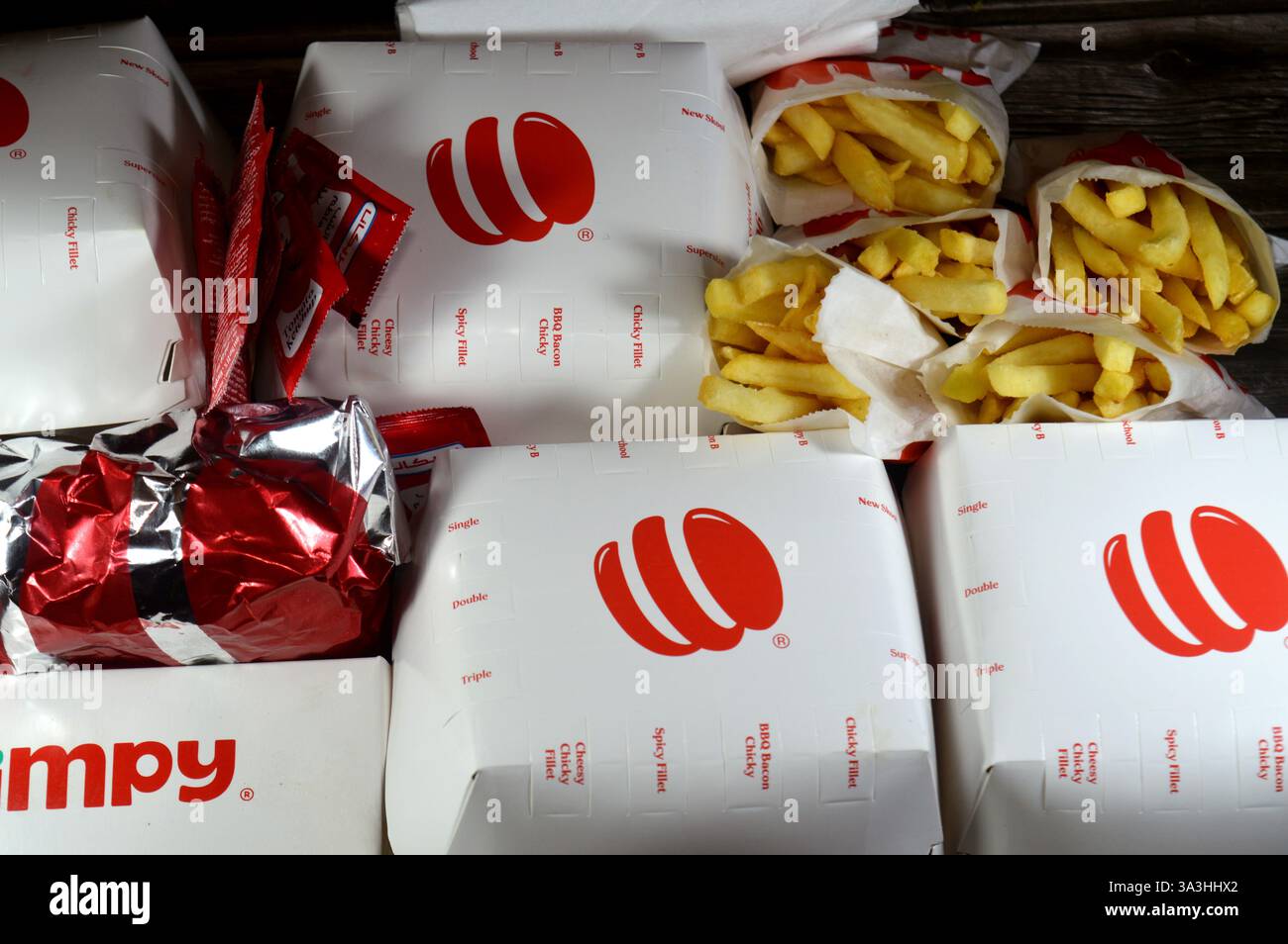 Kairo, Ägypten, 13. Februar 2025: Wimpy ist ein historisches Hamburger-Restaurant, das von der Popeye-Zeichentrickfigur inspiriert wurde und seinen cl serviert Stockfoto