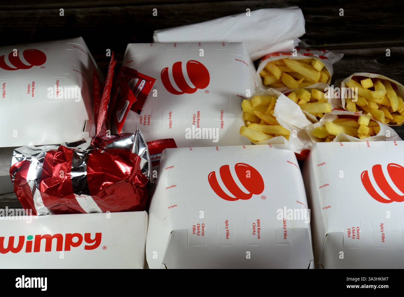 Kairo, Ägypten, 13. Februar 2025: Wimpy ist ein historisches Hamburger-Restaurant, das von der Popeye-Zeichentrickfigur inspiriert wurde und seinen cl serviert Stockfoto