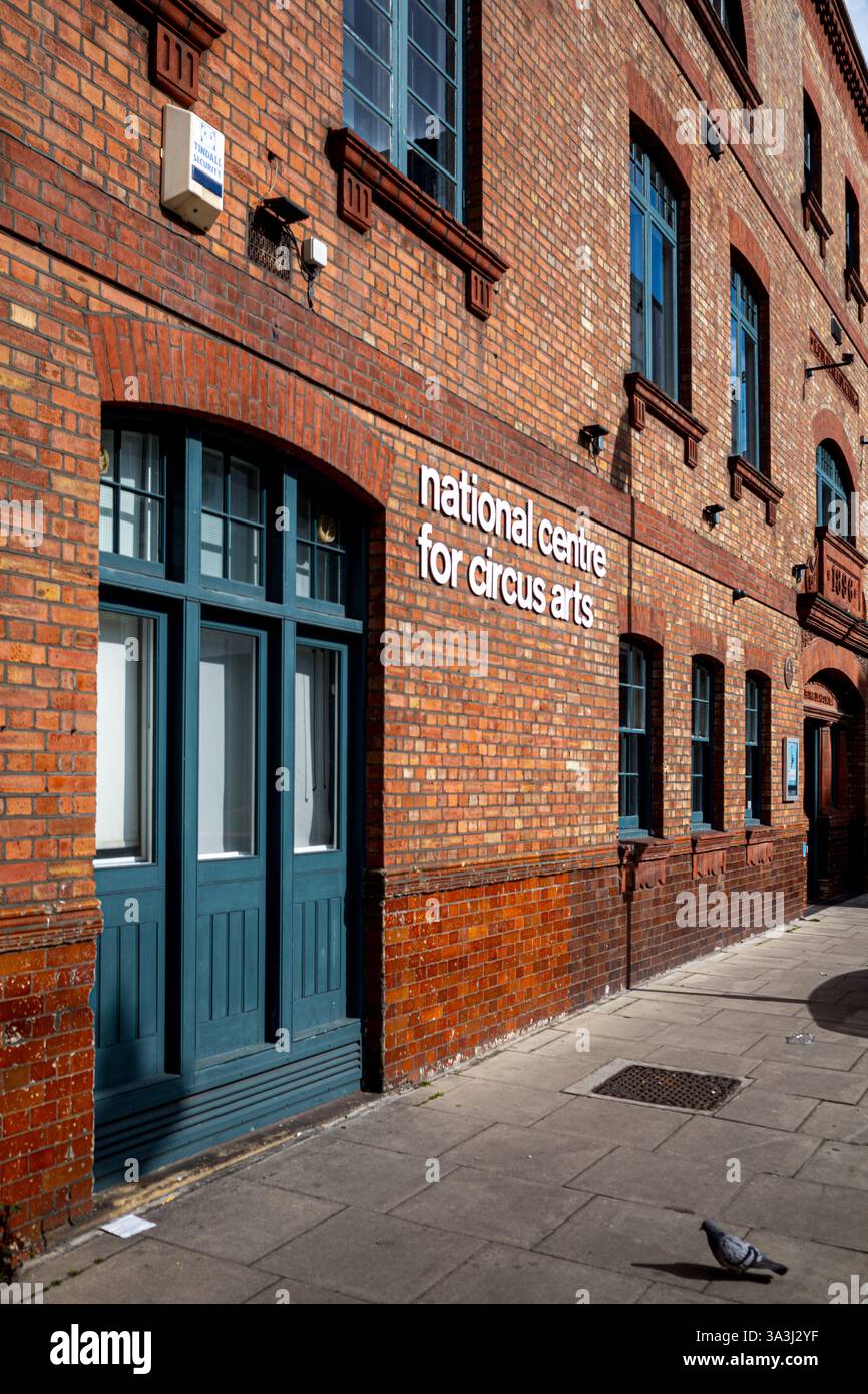 National Center for Circus Arts in Hoxton, Shoreditch, London ist ein führendes Zentrum für zeitgenössische Zirkusausbildung. Circus Training London. Stockfoto