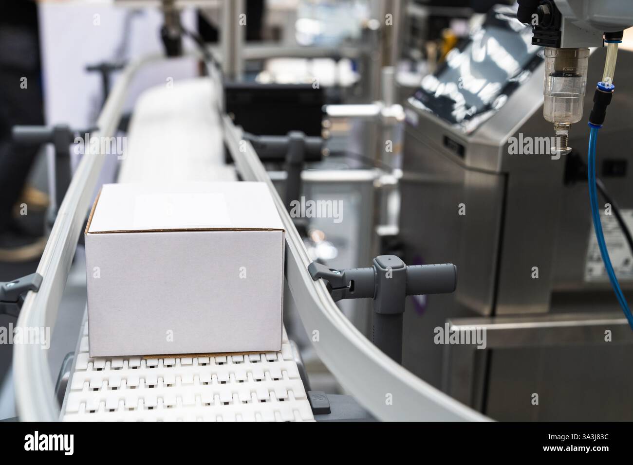 Gerät zum Beschriften von Barcodes auf Kartons. Stockfoto