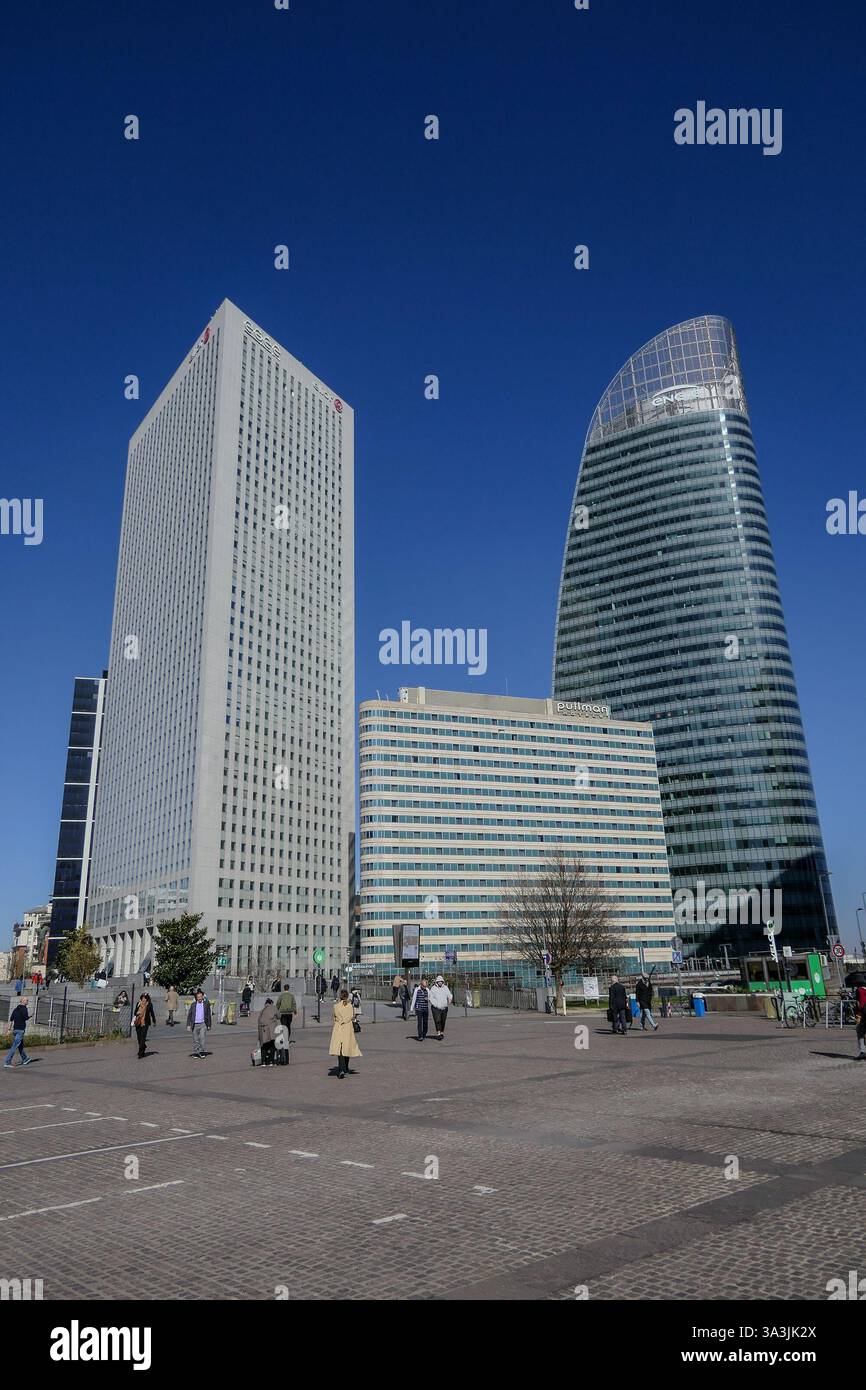 Paris, Frankreich, 6. März 2025. Engie, Zeichen und Logo des französischen Energieversorgers im La Defense Viertel und im Ägäischen Turm. Ministerium der EG Stockfoto