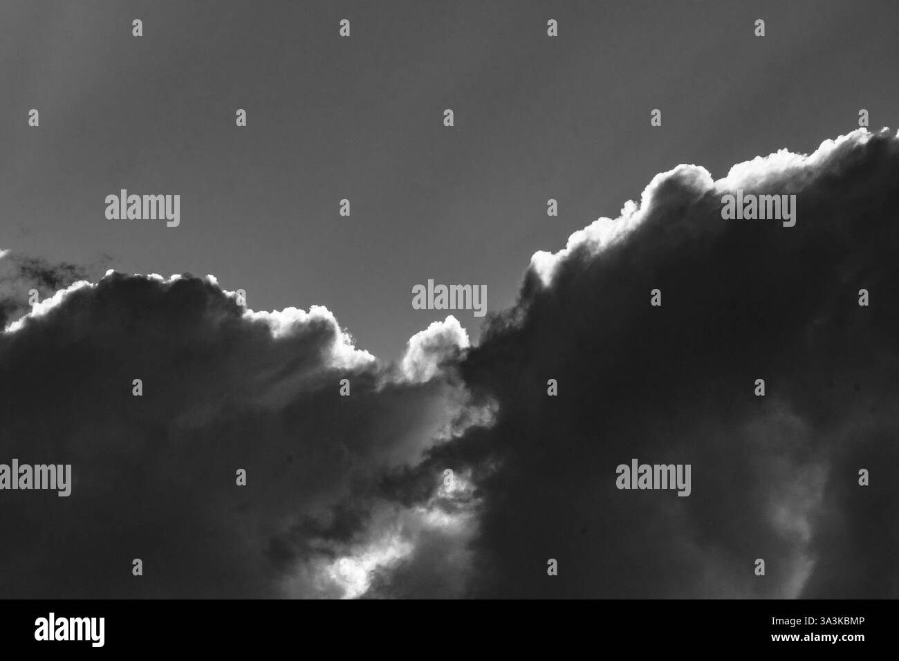 Drama bei Sonnenuntergang am Himmel Stockfoto