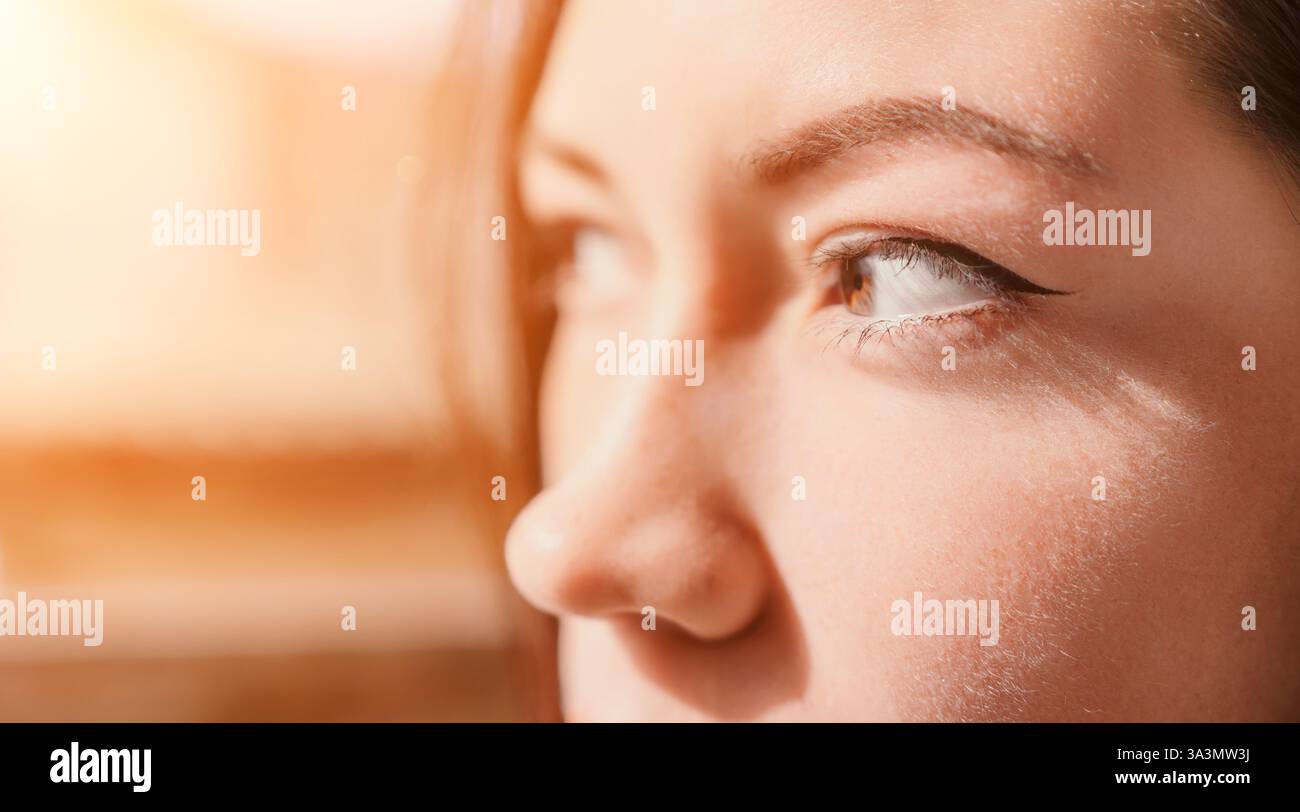 Eyes Woman Looking Closeup Porträt Stockfoto