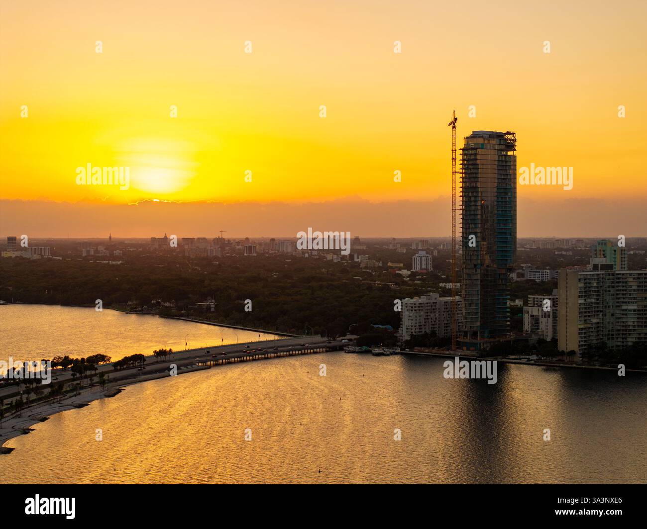 Sonnenuntergang über Miami. Luftdrohnenfoto Stockfoto