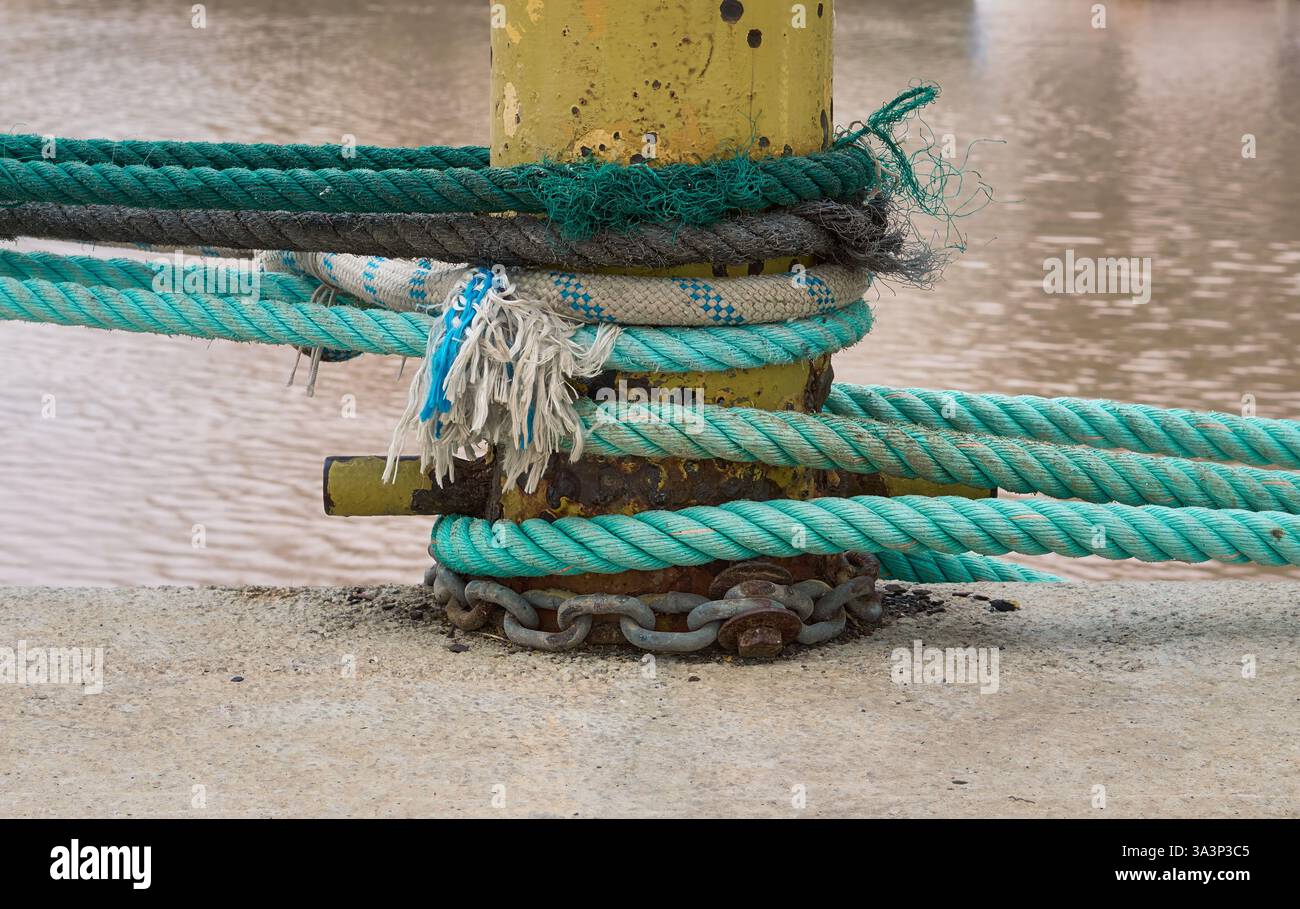 Zerrissen oder zerrissen werden Stockfoto