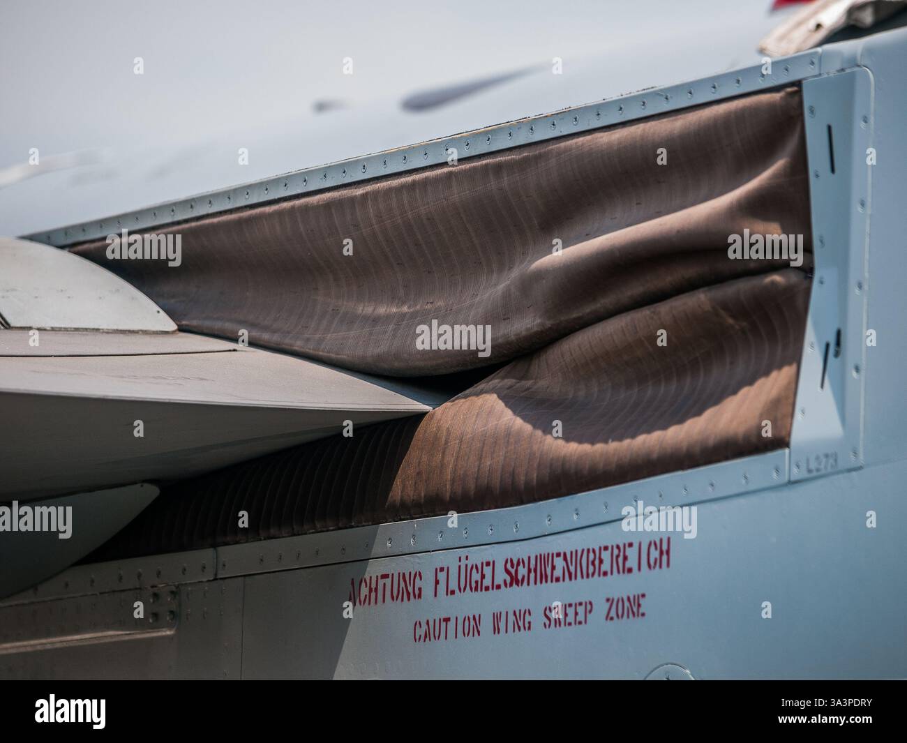 Belin, Deutschland - 11.06.2010: Flügelwurzelpneumatische Dichtung von Panavia Tornado IDS (46+22) auf der Berliner Flugschau (ILA) 2010 Stockfoto