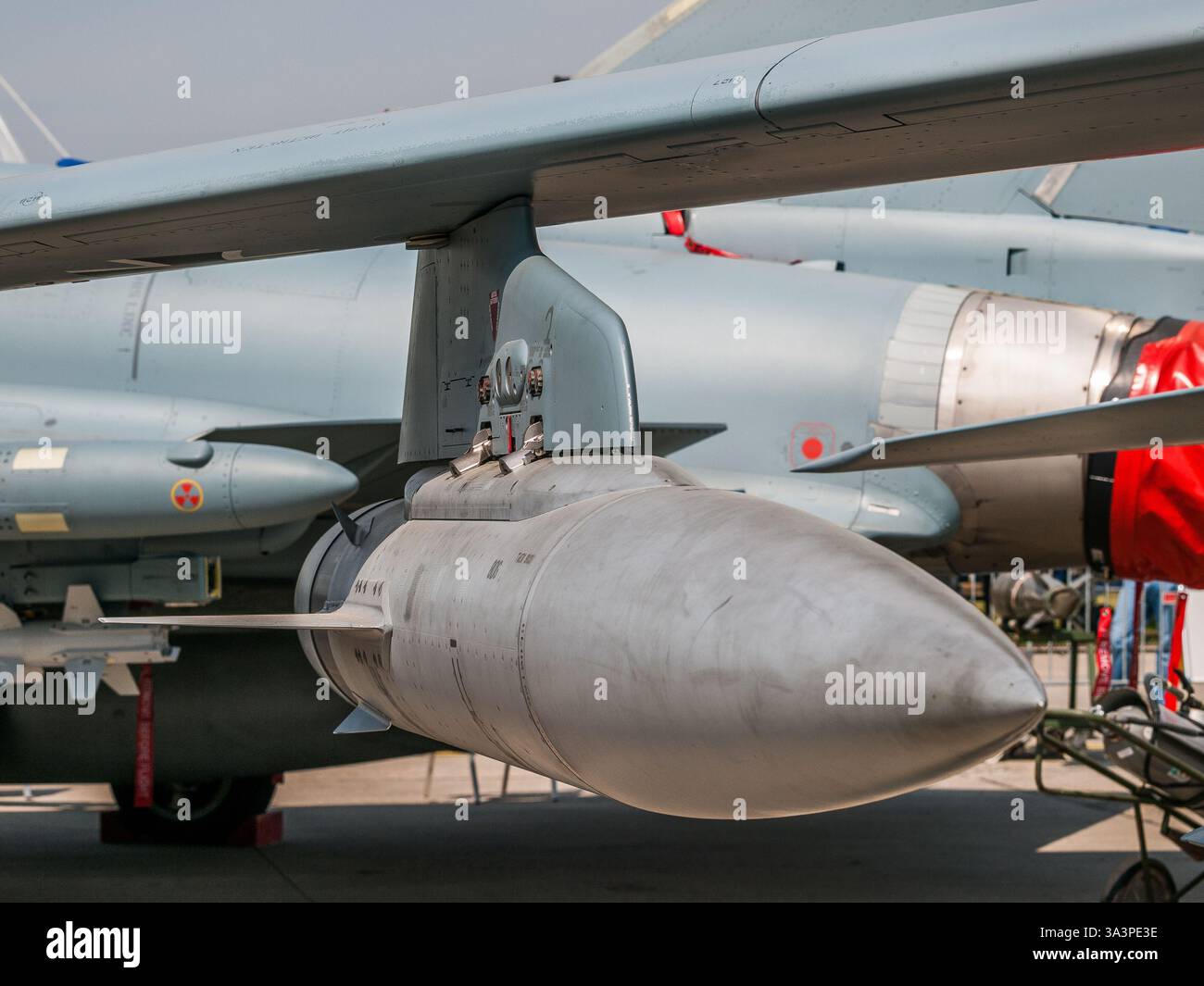 Belin, Deutschland - 11.06.2010: Saab BOZ-101 Gegenmassnahmenkapsel montiert auf Panavia Tornado IDS (46+48) auf der Berliner Flugschau (ILA) 2010 Stockfoto