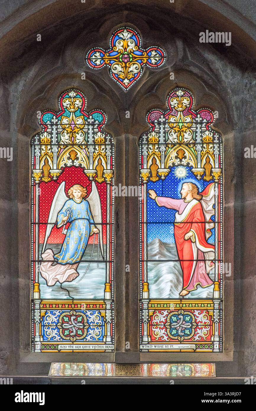 Wunderschöne Buntglasfenster in der St. Marys Kirche in Long Preston, North Yorkshire. Stockfoto