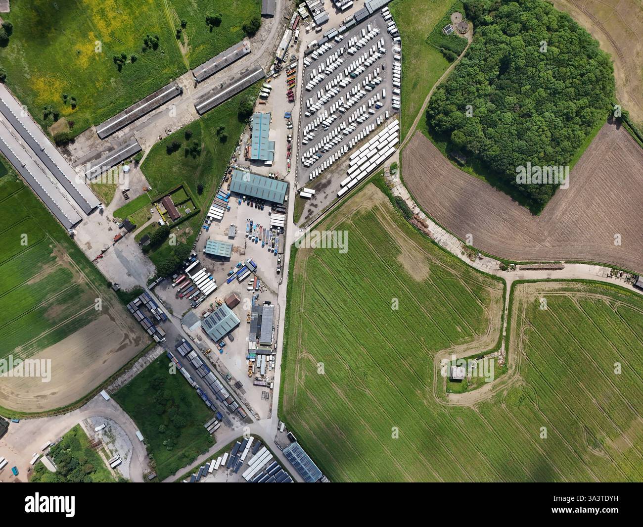 Luftaufnahme des Militärflugplatzes 2. Weltkrieg. Forma militärische Bomberstation RAF Catfoss, East Yorkshire Stockfoto Luftaufnahme des Militärflugplatzes 2. Weltkrieg. Forma militärische Bomberstation RAF Catfoss, East Yorkshire Stockfoto