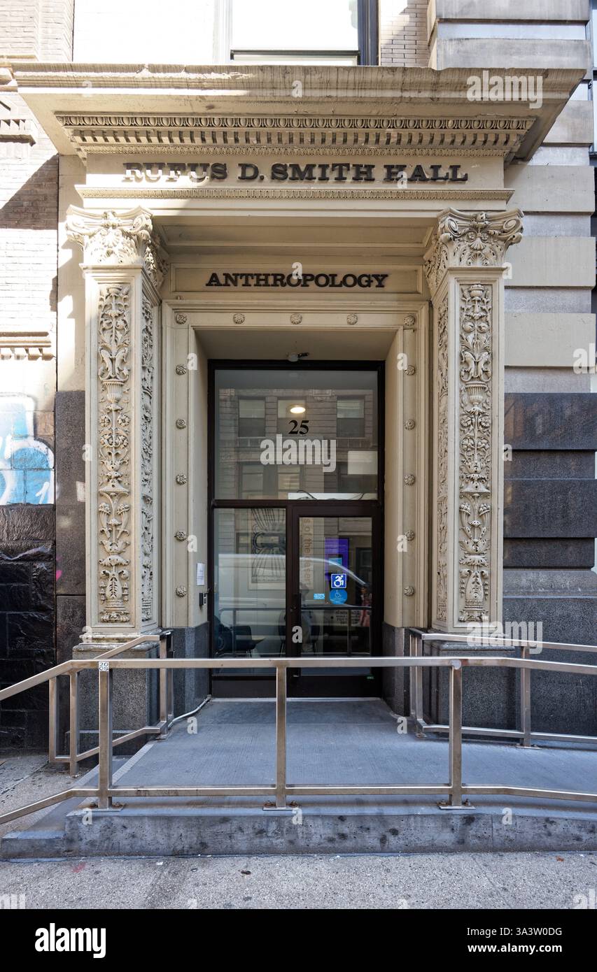 Die Abteilung für Anthropologie der New York University befindet sich in Rufus D. Smith Hall, 25 Waverly Place. Stockfoto