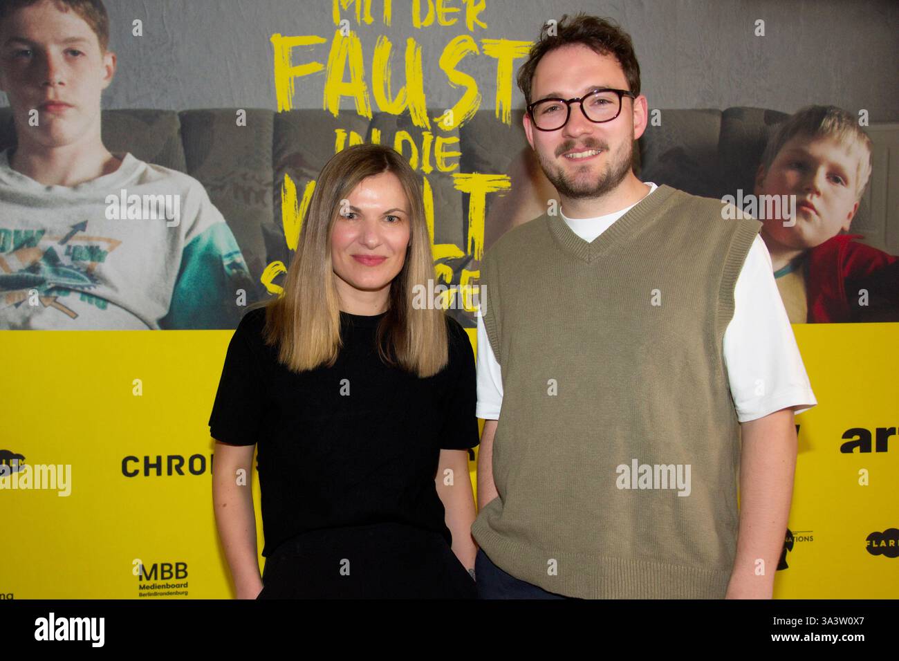 Mit der Faust in die Welt schlagen , Premiere im Delphi Filmpalast, Berlin, 17.03.2025 Constanze Klaue Regisseurin, Lukas Rietzschel Autor, mit der Faust in die Welt schlagen , Premiere im Delphi Filmpalast, Berlin, 17.03.2025 Berlin Deutschland, deutschland *** mit der Faust in die Welt schlagen , Premiere im Delphi Filmpalast, Berlin, 17 03 2025 Constanze e Director , Lukas Rietzschel Autor , mit der Filmpalast in Berlin, mit der Faust in der Faust in der Faust in der Welt, Berlin, Berlin, Berlin, Berlin, Berlin, 2025 deutschland Copyright: xChristianxBehringx Stockfoto