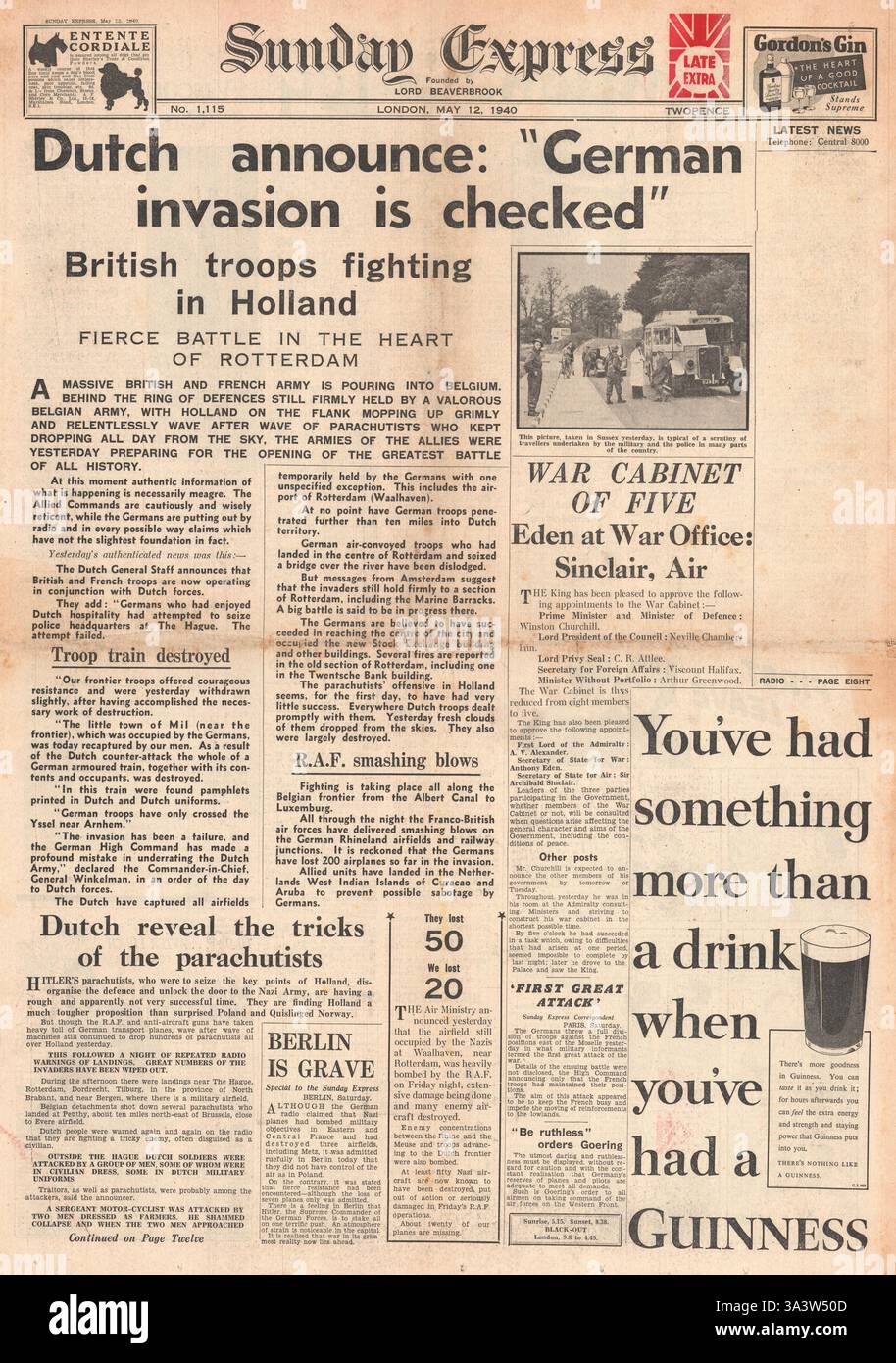 1940 Titelseite Sunday Express niederländischen verkünden, dass deutsche Invasion aktiviert ist Stockfoto